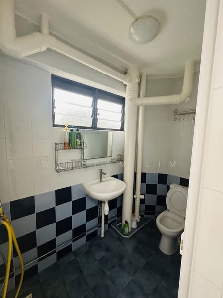 263 Jurong East Street 24, 263 Jurong East Street 24, 3 Bedrooms, 1,302 sqft, HDB Flat For Rent, by William Lim, 60022457 - Bathroom - PropertyGuru.com.sg