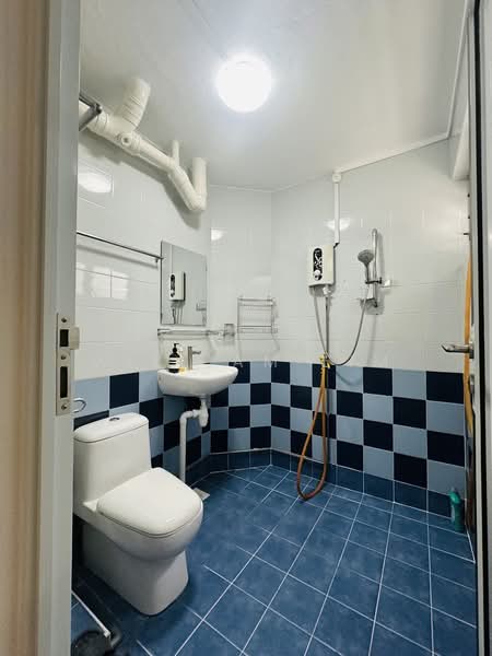 263 Jurong East Street 24, 263 Jurong East Street 24, 3 Bedrooms, 1,302 sqft, HDB Flat For Rent, by William Lim, 60022457 - Bathroom - PropertyGuru.com.sg
