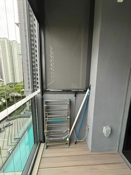 Stirling Residences, 21 Stirling Road, 2 Bedrooms, 635 sqft, Condominium For Rent, by Emily Lin, 60023011 - Balcony - PropertyGuru.com.sg