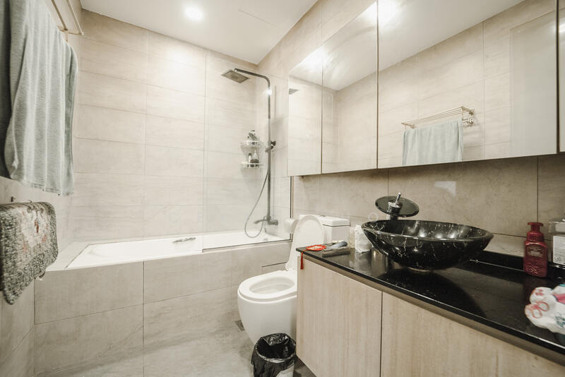 Maple Woods, 985 Bukit Timah Road, 2 Bedrooms, 951 sqft, Condominium For Rent, by Celest Ho, 60023308 - Bathroom - PropertyGuru.com.sg