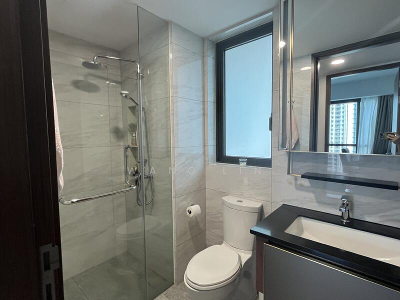 Normanton Park Condominium For Sale at S$ 2,178,000 | PropertyGuru Singapore - Common Bathroom