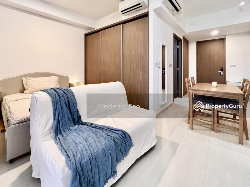 Open Plan Living/Dining/Bedroom
