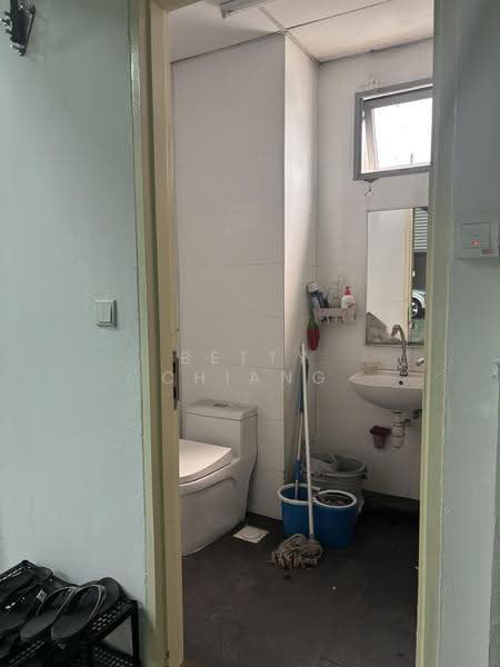 North Spring Bizhub, 11 Yishun industrial Street 1, Sembawang / Yishun, 4,670 sqft, Light Industrial (B1) For Rent, by Betty Chiang, 60024340 - Bathroom - CommercialGuru.com.sg