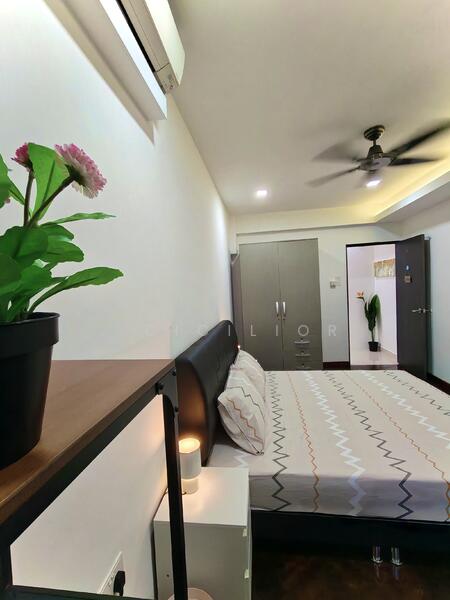 King sized bed bedroom 