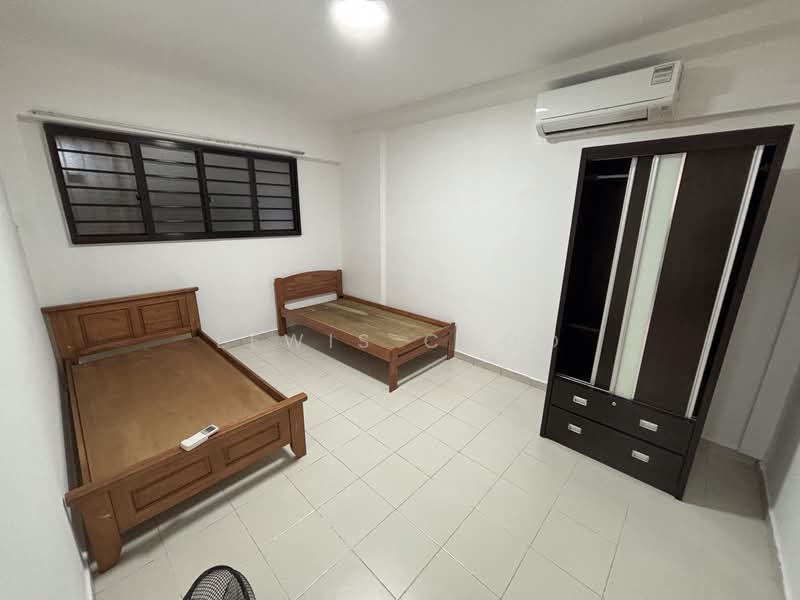667 Hougang Avenue 4, 667 Hougang Avenue 4, 2 Bedrooms, 796 sqft, HDB Flat For Rent, by Lewis Choo, 60024351 - Bedroom - PropertyGuru.com.sg