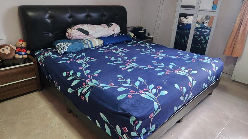 Master with king size bed