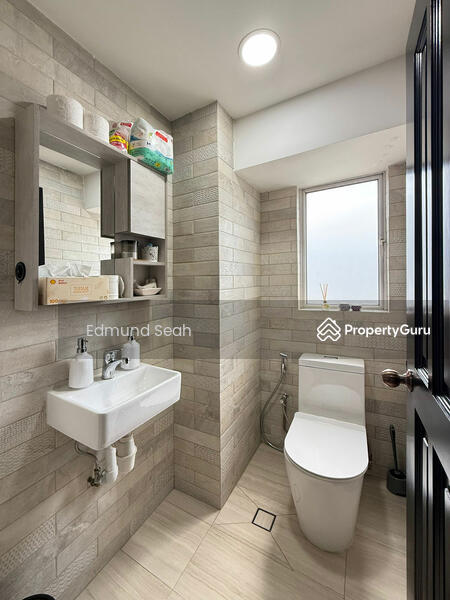 For Sale - ★ Loyang Villas ★ Lovingly Maintained 3.5 sty Terrace ★