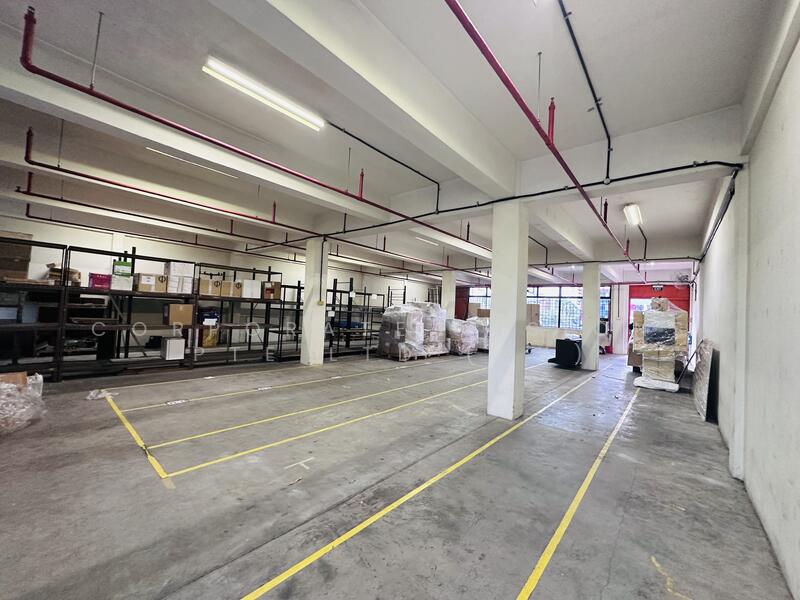 CITY FRINGE Business Space. Office Setting Storage & Distributions. Near Holland V. 4 mins walk MRT, Size: 3000~4000 sqft CONTACT: +6596881177, Alexandra / Commonwealth, 3,800 sqft, Light Industrial (B1) For Rent, by ADRIAN, 60024969 - Functional Workspace near MRT - CommercialGuru.com.sg