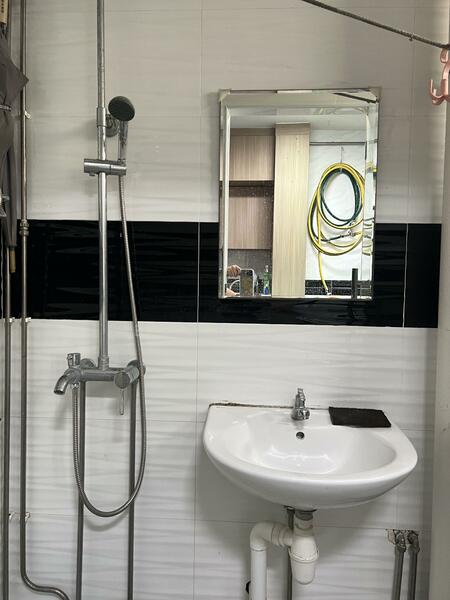 743 Jurong West Street 73, 743 Jurong West Street 73, 2 Bedrooms, 1,000 sqft, HDB Flat For Rent, by Fernn Lim, 60025505 - Bathroom - PropertyGuru.com.sg