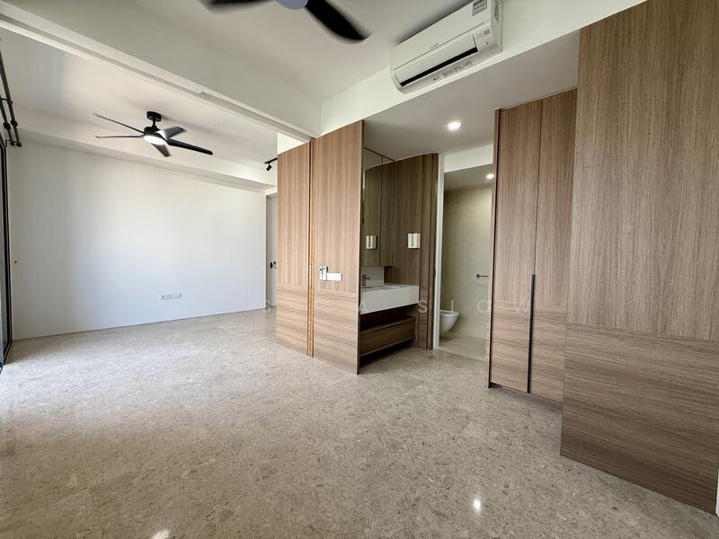 Echelon, 9 Alexandra View, 1 Bedroom, 452 sqft, Condominium For Rent, by Jessica Siow, 60025547 - Master Bedroom - Comes with a queen bed - PropertyGuru.com.sg