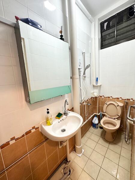 Chinatown Complex, 335 Smith Street, 255 sqft, Other Retail For Rent, by Richard Ho, 60026234 - Bathroom - CommercialGuru.com.sg