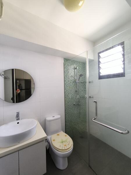 491 Admiralty Link, 491 Admiralty Link, 3 Bedrooms, 969 sqft, HDB Flat For Rent, by Jim Tan, 60026974 - Bathroom - PropertyGuru.com.sg