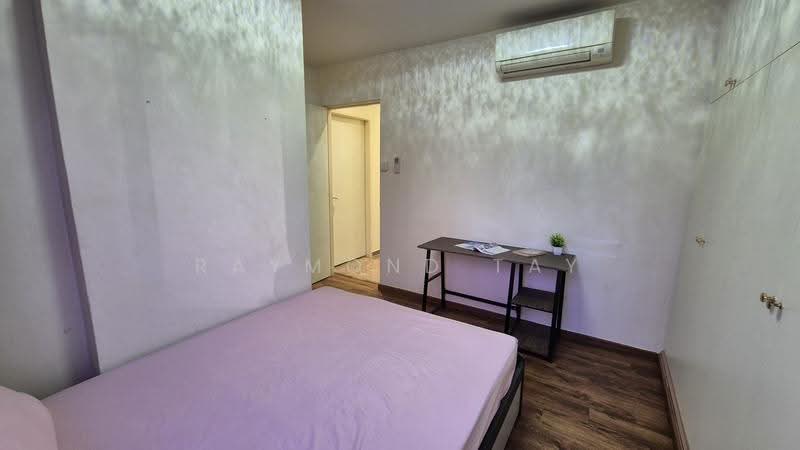 Crystal Court, 456 River Valley Road, Tanglin / Holland / Bukit Timah, Room Rental, 150 sqft, Apartment For Rent, by Raymond Tay, 60027258 - Bedroom - PropertyGuru.com.sg