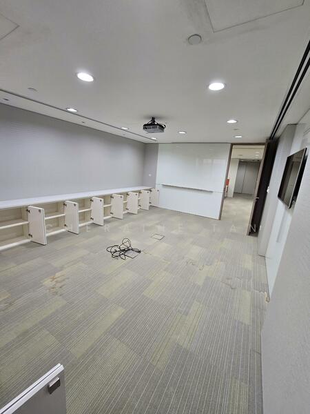 International Plaza, 10 Anson Road, 2,357 sqft, Office For Sale, by Cheraine Tan, 60027308 - Conference room - CommercialGuru.com.sg