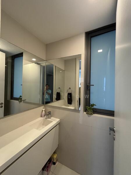 Sky Habitat, 9 Bishan Street 15, 2 Bedrooms, 1,033 sqft, Condominium For Rent, by Ian Low, 60027392 - Powder room  - PropertyGuru.com.sg