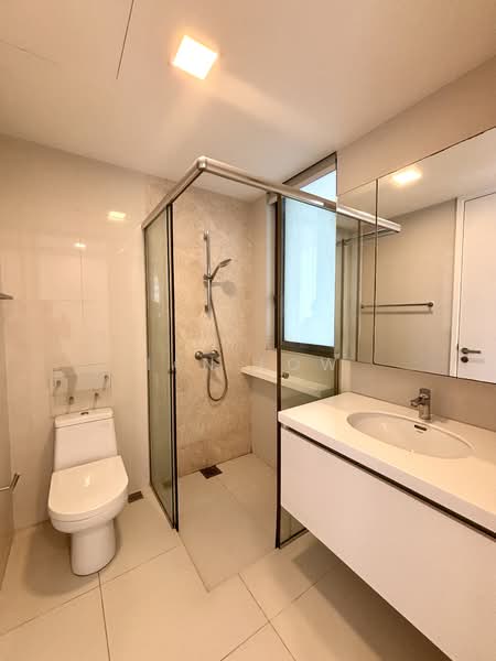 Sky Habitat, 9 Bishan Street 15, 2 Bedrooms, 1,033 sqft, Condominium For Rent, by Ian Low, 60027392 - Master bathroom  - PropertyGuru.com.sg