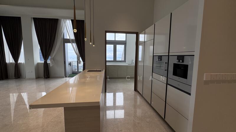 Entertainment / dry kitchen 