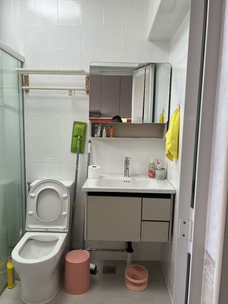 63 Teban Gardens Road, 63 Teban Gardens Road, Boon Lay / Jurong / Tuas, Room Rental, 150 sqft, HDB Flat For Rent, by Angie Kwek, 60027602 - Bathroom - PropertyGuru.com.sg