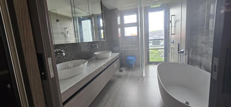 38 Kovan Road, , 7 Bedrooms, 4,366 sqft, Detached House For Sale, by Nancy Lee, 60027642 - Master Bathroom - PropertyGuru.com.sg