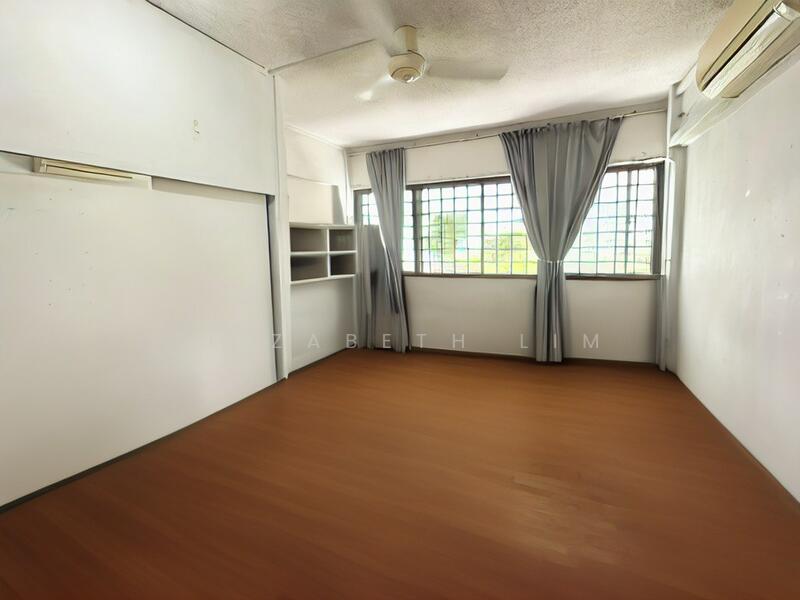 Rare Executive Apartment Original condition Near Braddell MRT, , 4 Bedrooms, 1,571 sqft, HDB Flat For Sale, by Elizabeth Lim, 60027874 - Bedroom - PropertyGuru.com.sg