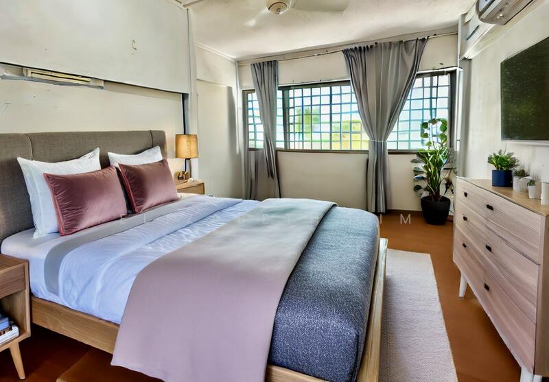 Rare Executive Apartment Original condition Near Braddell MRT, , 4 Bedrooms, 1,571 sqft, HDB Flat For Sale, by Elizabeth Lim, 60027874 - Master Bedroom - PropertyGuru.com.sg