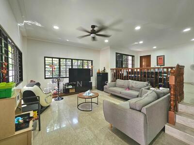 For Sale - ⭐️⭐️LANDED7772 @ 3 Sty Semi-D with wide frontage of Detached house