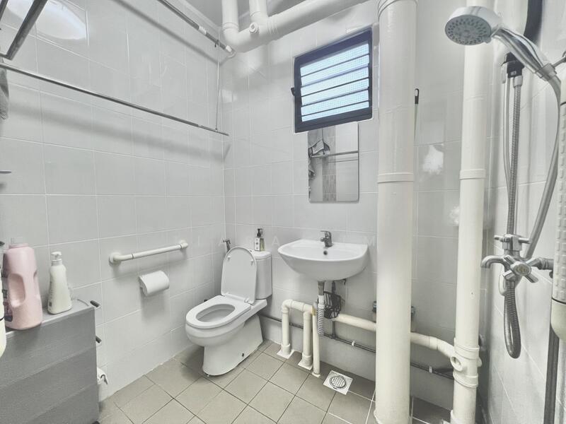 241 Tampines Street 21, 241 Tampines Street 21, Room Rental, 50 sqft, HDB Flat For Rent, by Tiara Lim, 60028379 - Bathroom - PropertyGuru.com.sg