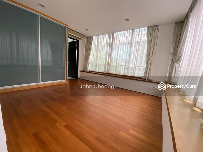 Very spacious bedroom