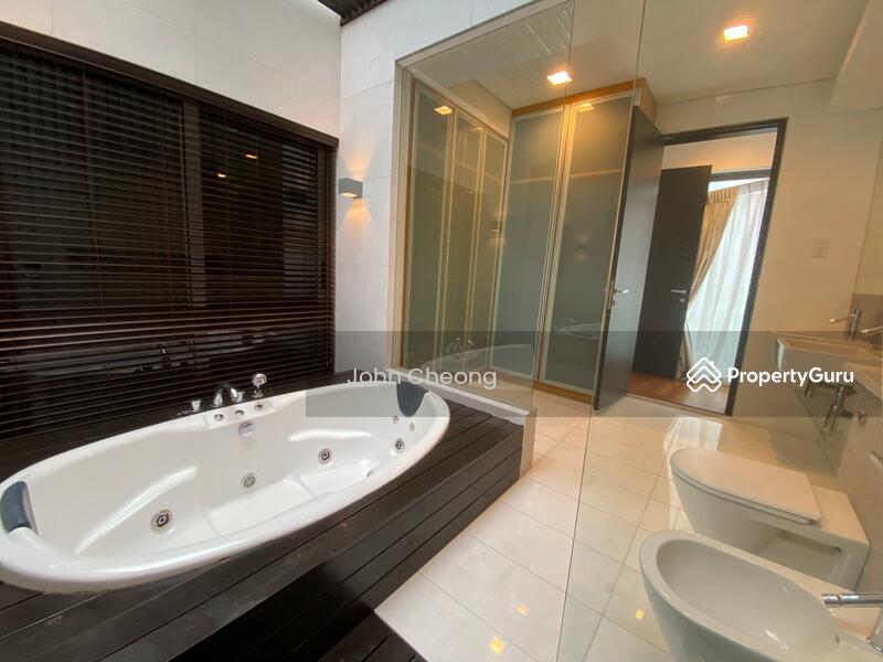 Jacuzzi bathtub