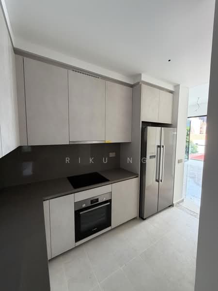 35 Gilstead, 35 Gilstead Road, 3 Bedrooms, 872 sqft, Apartment For Sale, by Riku Ng, 60029913 - Kitchen - PropertyGuru.com.sg
