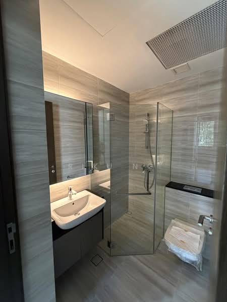35 Gilstead, 35 Gilstead Road, 2 Bedrooms, 700 sqft, Apartment For Sale, by Riku Ng, 60029916 - Bathroom - PropertyGuru.com.sg