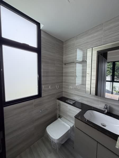 35 Gilstead, 35 Gilstead Road, 2 Bedrooms, 700 sqft, Apartment For Sale, by Riku Ng, 60029916 - Bathroom - PropertyGuru.com.sg