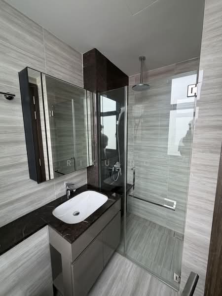 35 Gilstead, 35 Gilstead Road, 2 Bedrooms, 700 sqft, Apartment For Sale, by Riku Ng, 60029916 - Bathroom - PropertyGuru.com.sg
