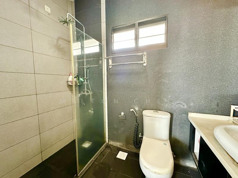 79D Toa Payoh Central, 79D Toa Payoh Central, 3 Bedrooms, 968 sqft, HDB Flat For Sale, by Milton Chee, 60030335 - Bathroom - PropertyGuru.com.sg