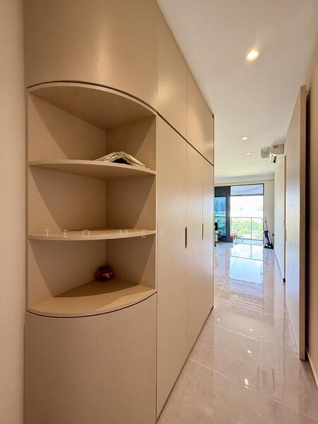 Entrance Curved Open Shelves