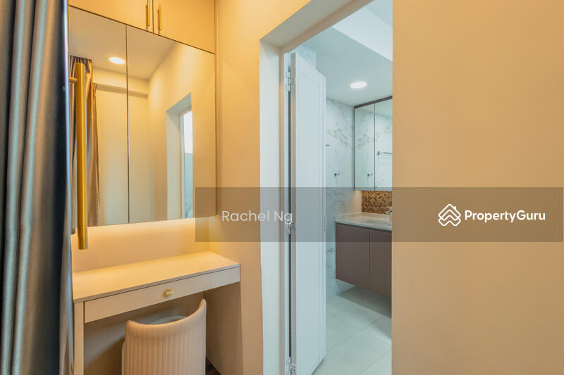 Walk-in Wardrobe & Vanity