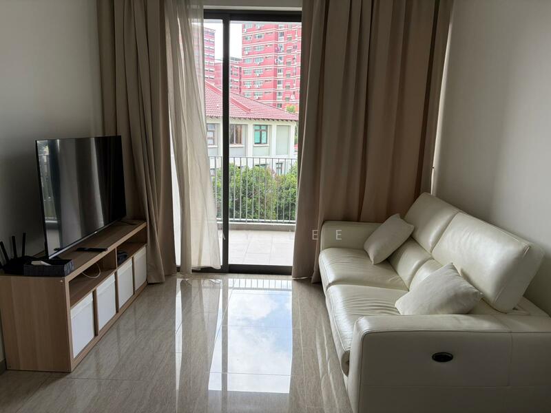 Optional: Sofa, TV, TV console