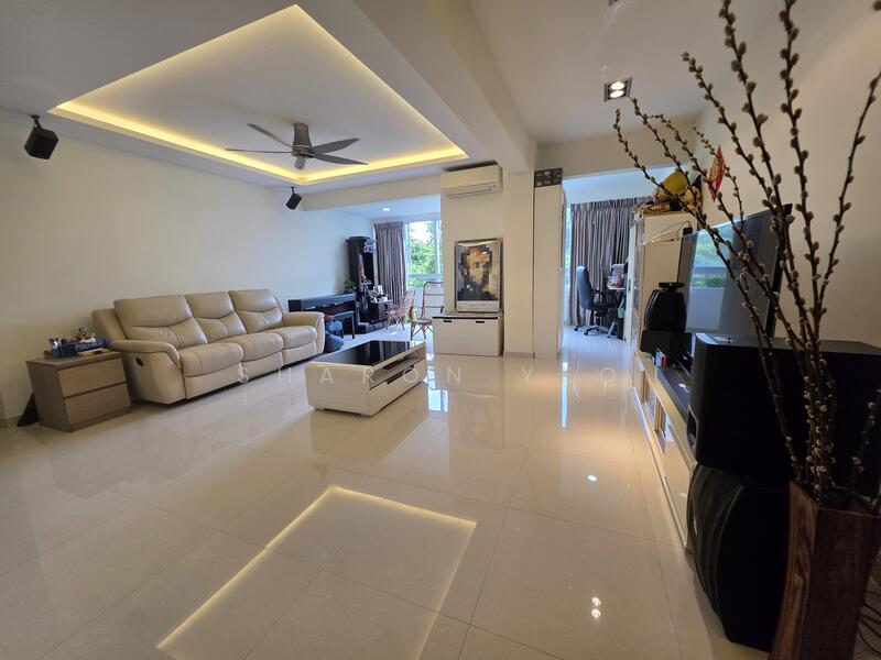 Renovated spacious & breezy living room 
