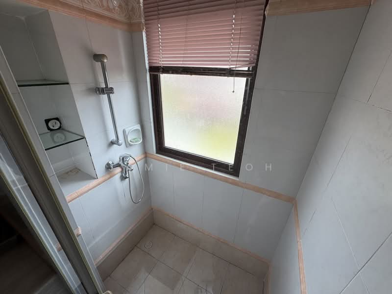 The Riverina, Riverina View, Room Rental, 300 sqft, Terraced House For Rent, by Jamie Teoh, 60031113 - Bathroom - PropertyGuru.com.sg