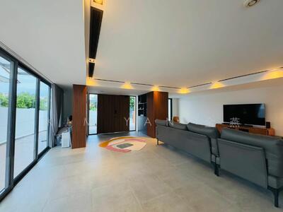 For Sale - Beautiful Freehold Semi-D with basement and swimming Pool