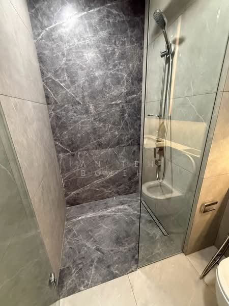 Peak Residence, 333 Thomson Road, 2 Bedrooms, 829 sqft, Condominium For Sale, by Ian Teh Boleh, 60031740 - Bathroom - PropertyGuru.com.sg