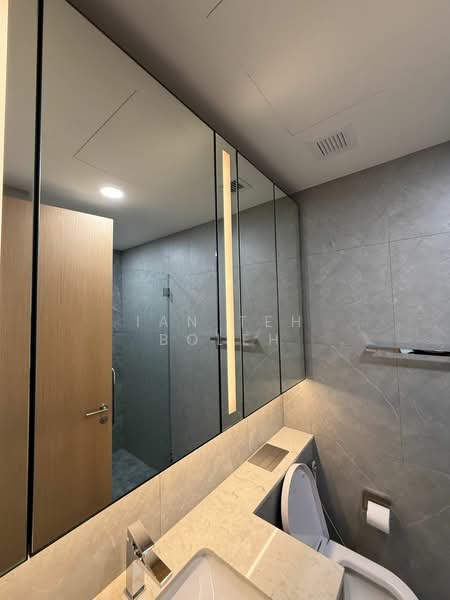 Peak Residence, 333 Thomson Road, 2 Bedrooms, 829 sqft, Condominium For Sale, by Ian Teh Boleh, 60031740 - Bathroom - PropertyGuru.com.sg