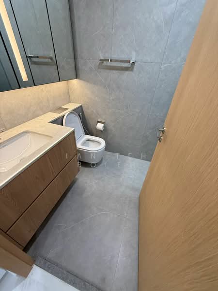 Peak Residence, 333 Thomson Road, 2 Bedrooms, 829 sqft, Condominium For Sale, by Ian Teh Boleh, 60031740 - Bathroom - PropertyGuru.com.sg