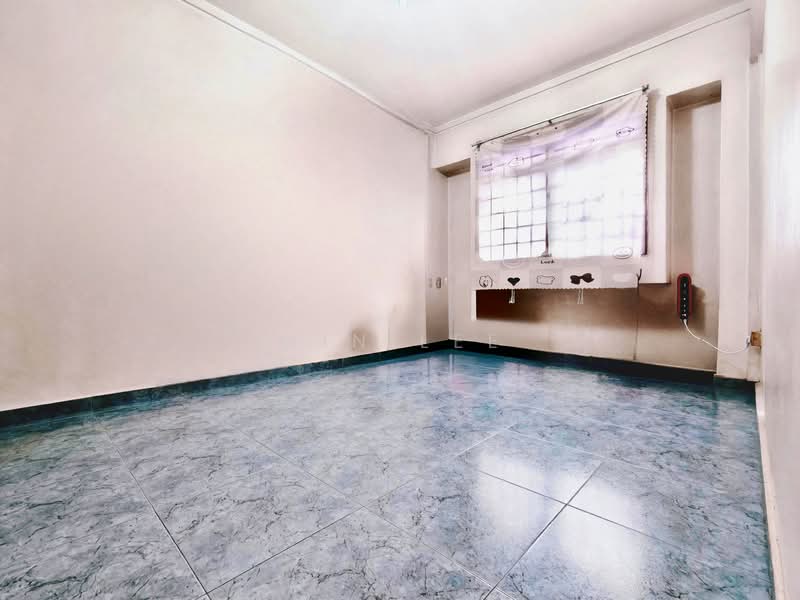 648D Jurong West Street 61 HDB Flat For Sale at S$ 570,888 | PropertyGuru Singapore - Bedroom