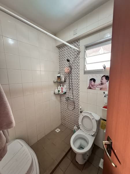 570C Woodlands Avenue 1, 570C Woodlands Avenue 1, 3 Bedrooms, 990 sqft, HDB Flat For Rent, by Harry Boey 梅绍国, 60031860 - Bathroom - PropertyGuru.com.sg