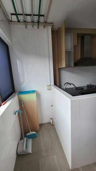 349 Woodlands Avenue 3 HDB Flat For Sale at S$ 499,990 | PropertyGuru Singapore - Kitchen