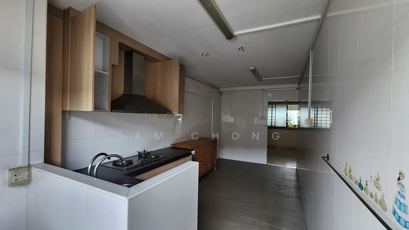 349 Woodlands Avenue 3 HDB Flat For Sale at S$ 499,990 | PropertyGuru Singapore - Kitchen