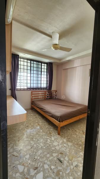 349 Woodlands Avenue 3 HDB Flat For Sale at S$ 499,990 | PropertyGuru Singapore - Bedroom