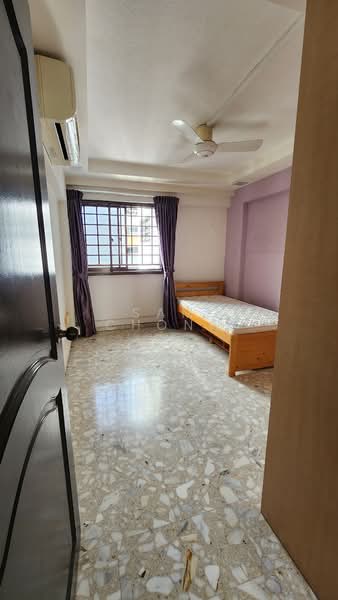 349 Woodlands Avenue 3 HDB Flat For Sale at S$ 499,990 | PropertyGuru Singapore - Bedroom