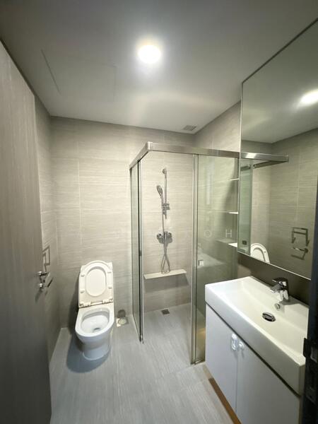 Sky Vue, 1 Bishan Street 15, 2 Bedrooms, 678 sqft, Condominium For Rent, by April Koh, 60032418 - Bathroom - PropertyGuru.com.sg